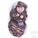bebê vestido de soldado: preparado para a guerra