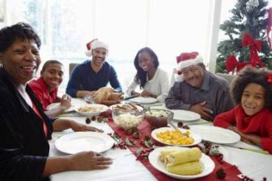 Família em ceia de Natal