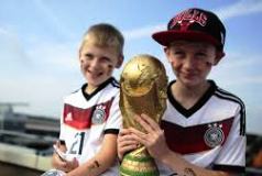 meninos futebol taça