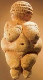 Venus de Willendorf. Escultura do Período Paleolítico. Simboliza fecundidade.