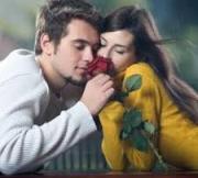 Jovens enamorados