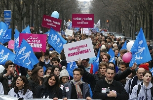 Centenas de milhares de pessoas em Paris contra o casamento entre pessoas do mesmo sexo